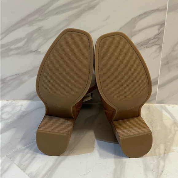 NWT Universal Thread Boots 7.5 - Picture 4 of 4